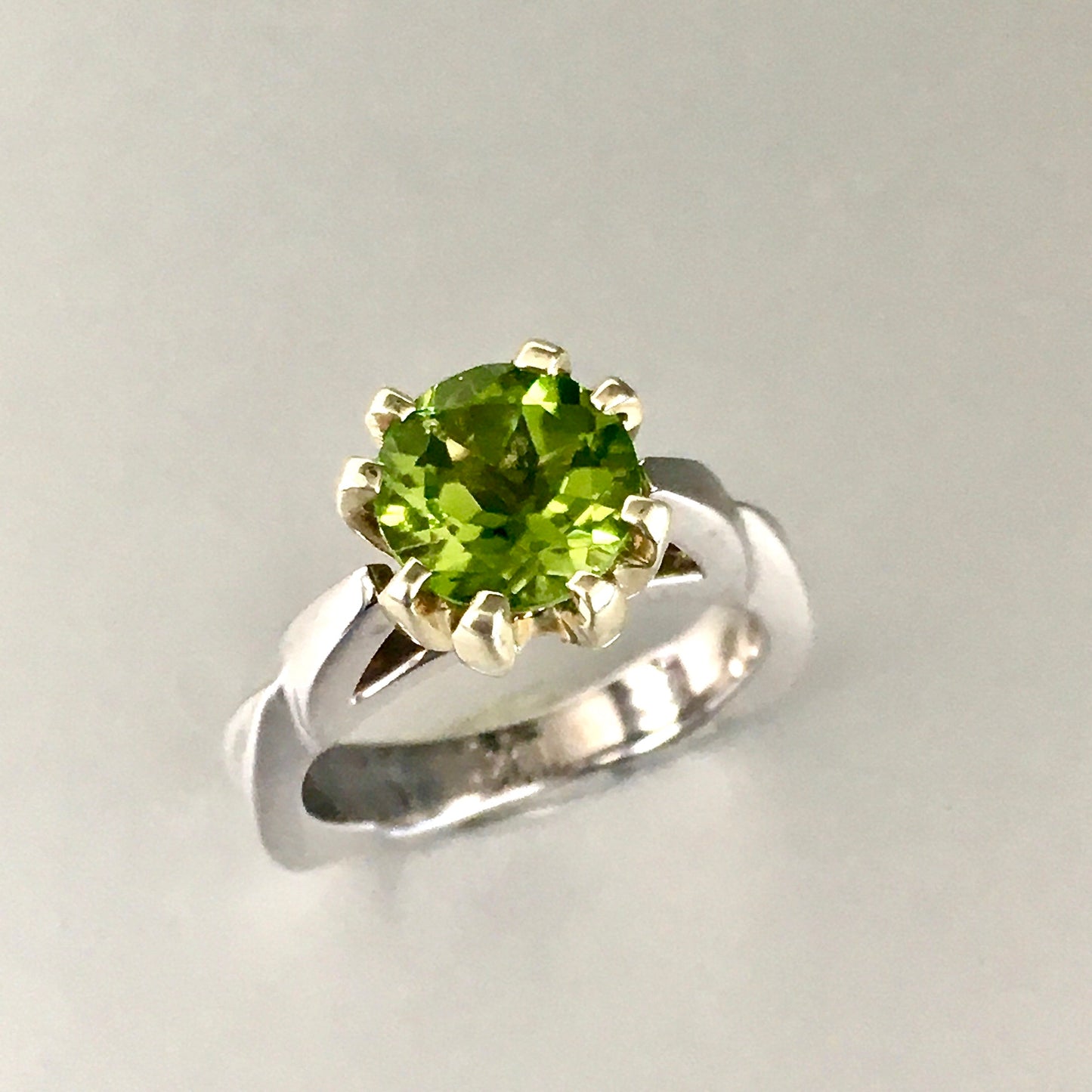 1.89 Flower Finger Peridot Ring