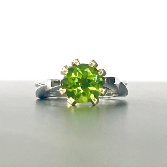 1.89 Flower Finger Peridot Ring